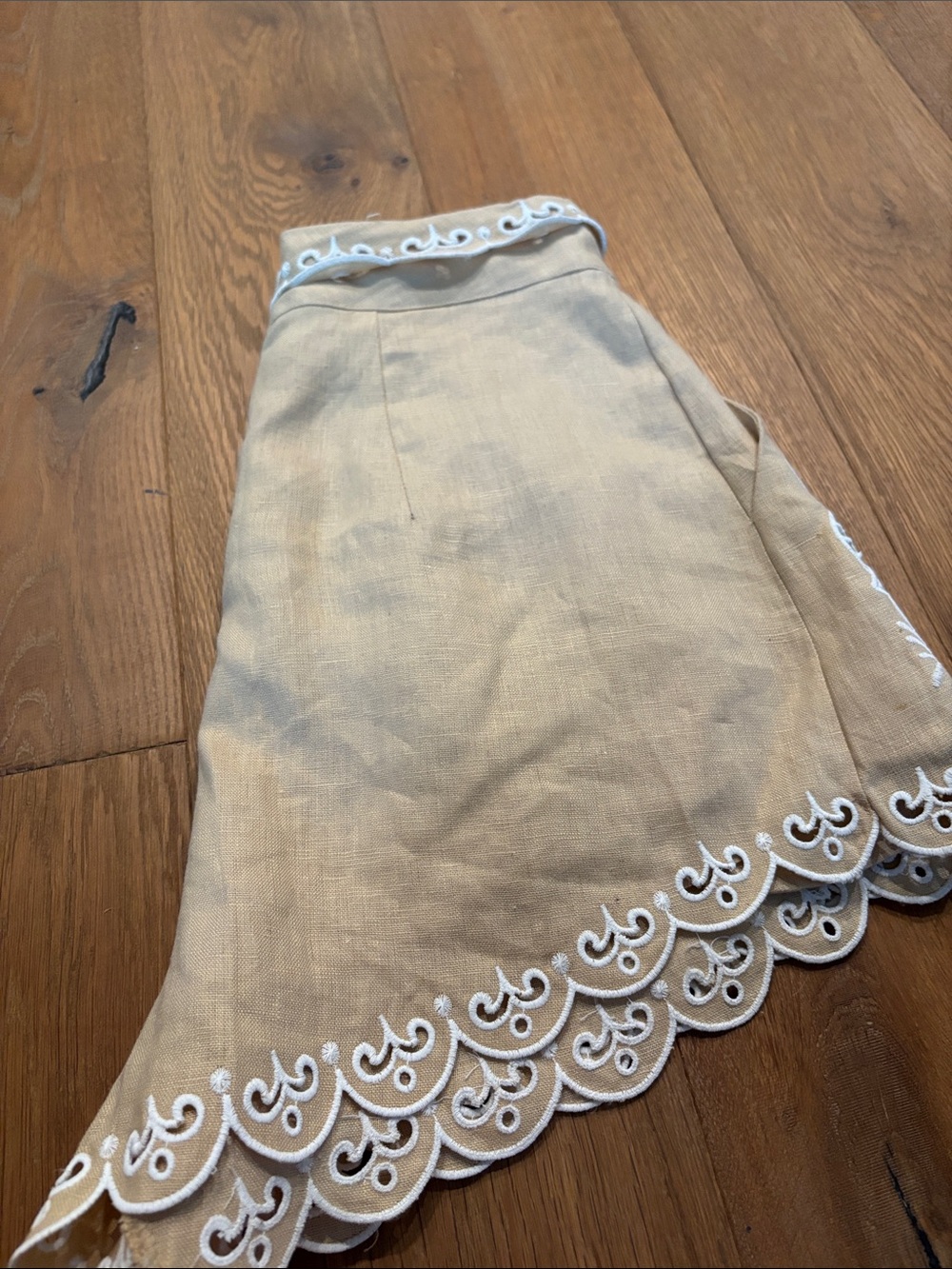 FARM Rio Beige High-Waist Embroidered Scallop Hem Shorts - Picture 4 of 4